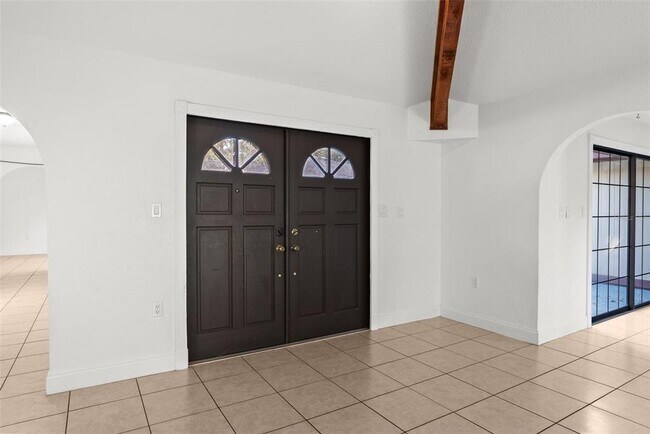 Building Photo - 15005 Noon Ct