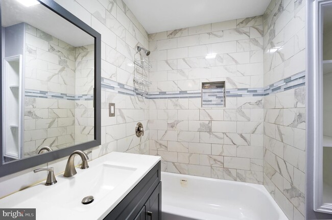 Building Photo - 1011 Clifton Ave