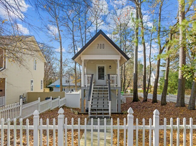 Building Photo - Adorable 3 Bedroom House near NCSU - Available August 1st!