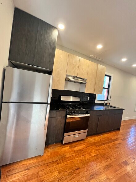 152 Boyd Ave 1A - 154 Boyd Ave