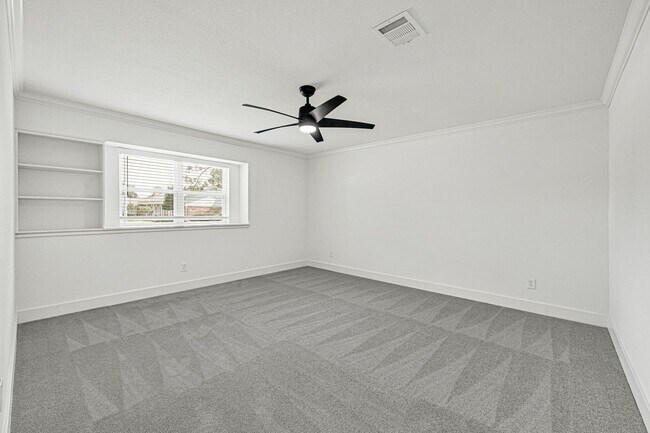 Building Photo - 2415 Moss Hill Dr