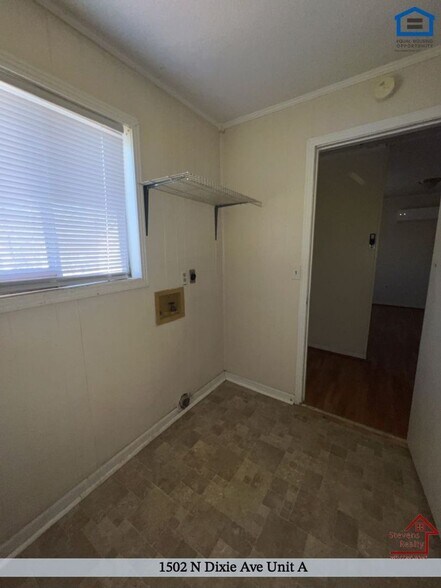 Building Photo - 1502 N Dixie Ave