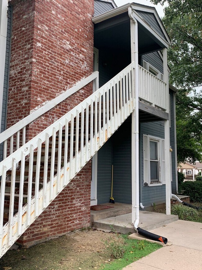 Primary Photo - South East side Apartment