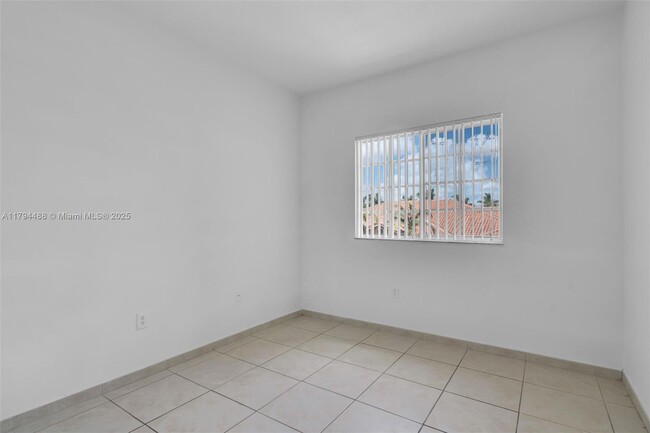 Building Photo - 7280 NW 114th Ave