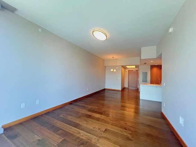 Building Photo - 1555 Kapiolani Blvd