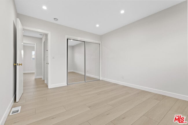 Building Photo - 330 E Dryden St