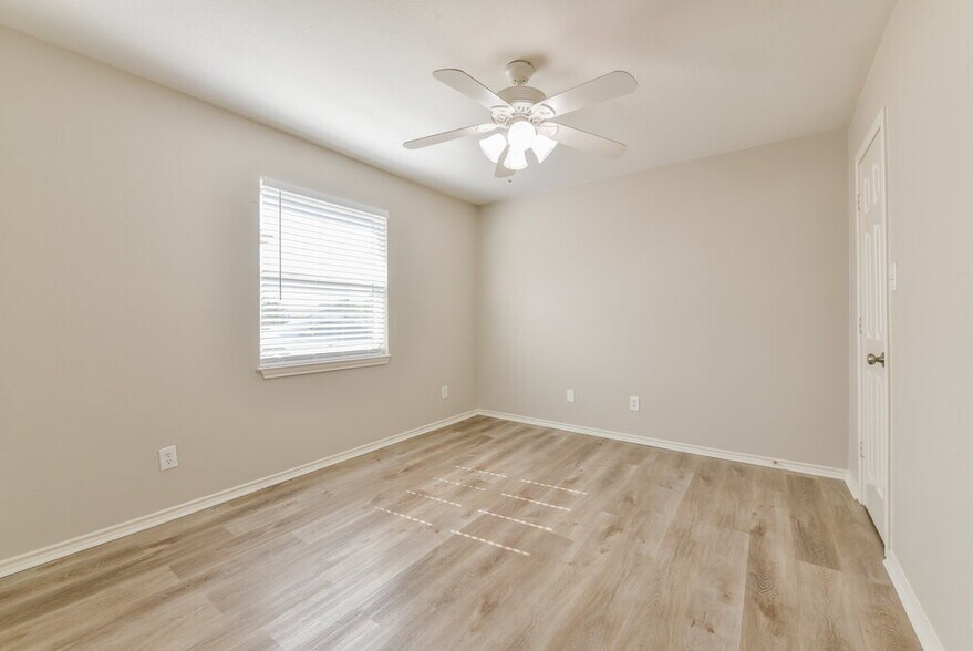 Building Photo - 6437 Starnes Rd