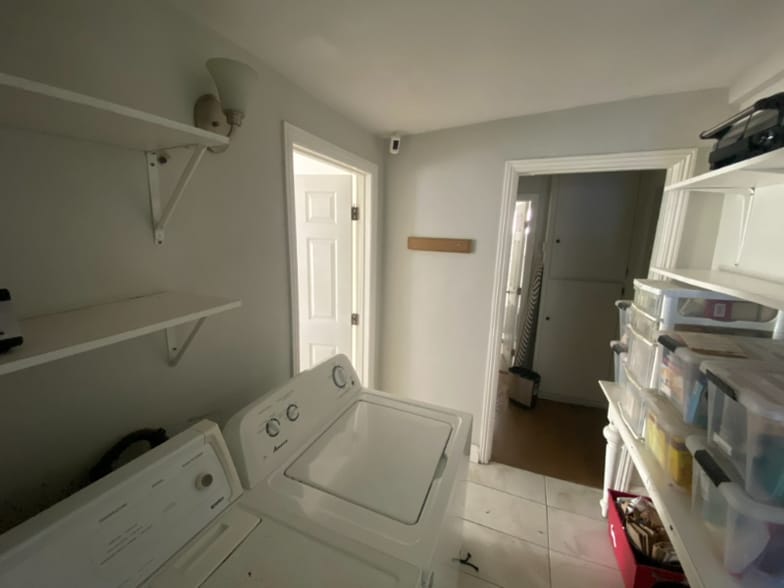 Building Photo - 636 E 121st Pl