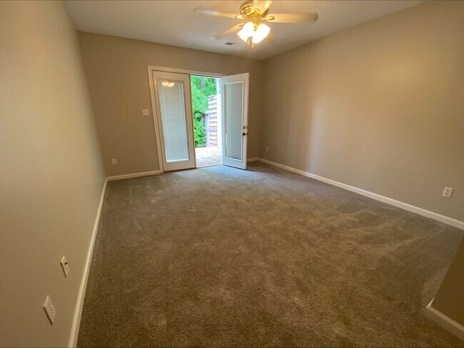 Building Photo - BEAUTIFUL 3 BEDROOM CONDO IN THE HARDIN VALLEY AREA!!!