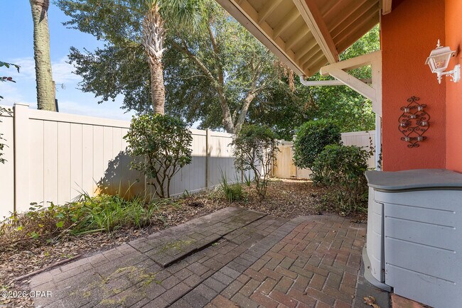 Building Photo - 100 Downing St