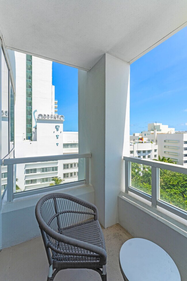 Building Photo - 4401 Collins Ave