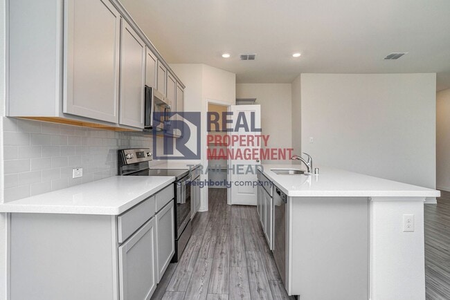 Building Photo - Charming 3-Bedroom Home in Desirable Neighborhood!