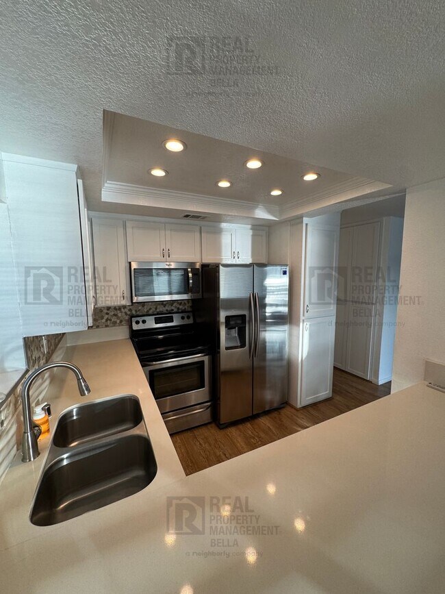 Building Photo - 24311 Canyon Lake Dr N