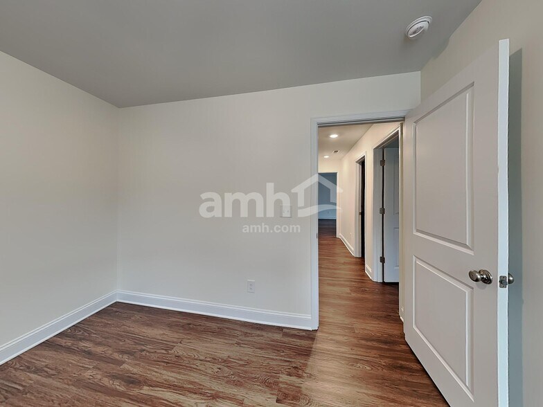 Building Photo - 1124 Bentley Pl