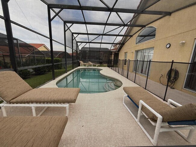 Building Photo - 320 Rosso Dr
