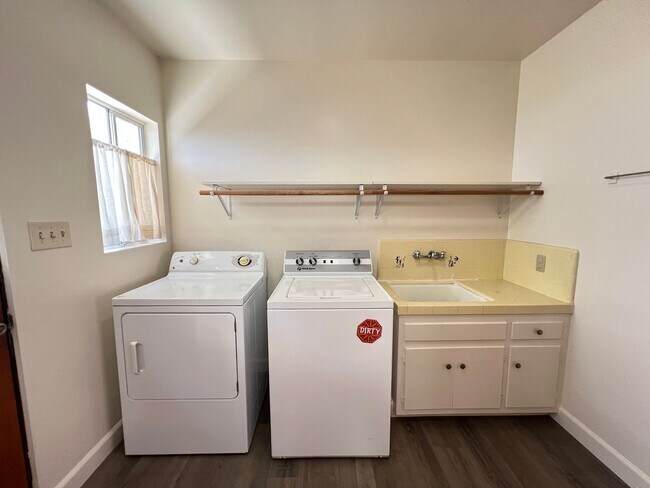 Building Photo - LEB