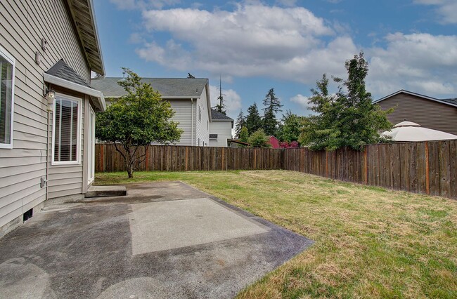 Building Photo - Salmon Creek 3 Bedroom with Yard!
