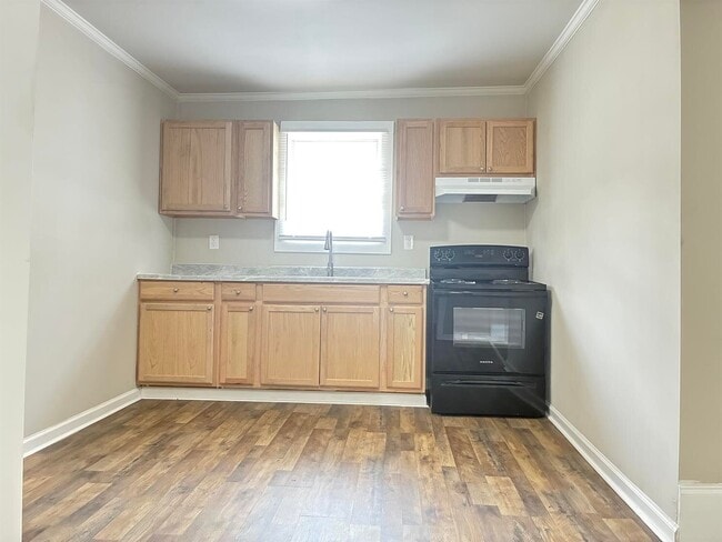 Building Photo - 320 E Sumter St