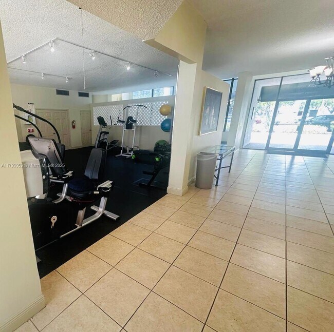 Building Photo - 800 Parkview Dr