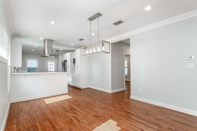 Building Photo - 5327 Worth St