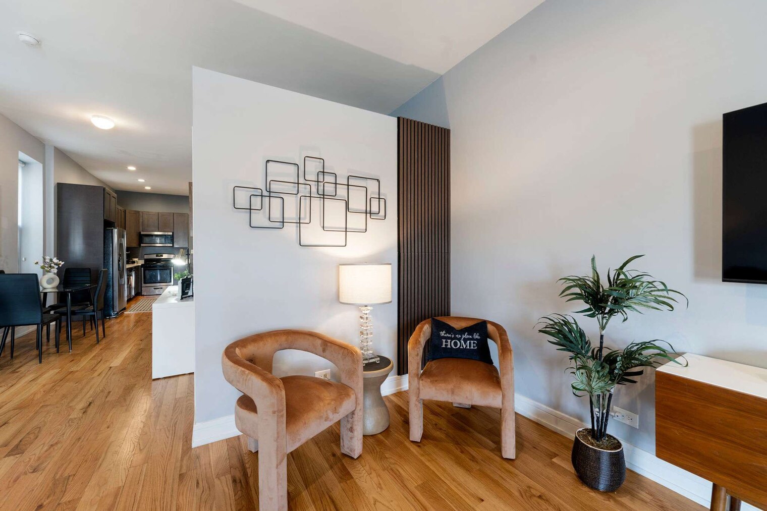 Building Photo - 109 S Paulina St