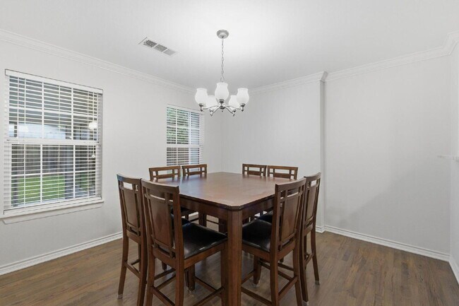Building Photo - "Beautifully Maintained 3-Bedroom, 3-Bath Gem with Modern Updates, Spacious Living and Exceptiona...