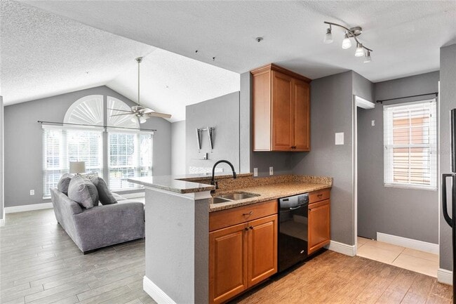 Building Photo - 660 Youngstown Pkwy