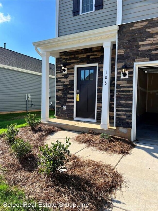 Building Photo - 5 br, 3 bath House - 106 Meadow View Drive