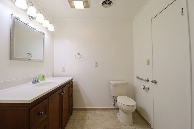 Building Photo - Charming 2 Bed, 1 Bath Home!