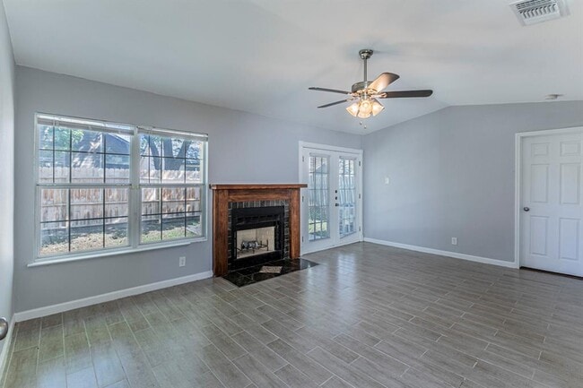 Building Photo - 9411 Valley Moss