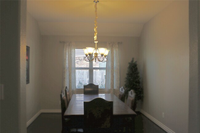 Building Photo - 5627 S Denham Ridge Ln