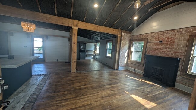 Building Photo - Completely remodeled Studio Home