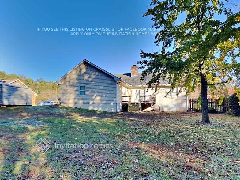 Building Photo - 1231 Great Oaks Dr SE