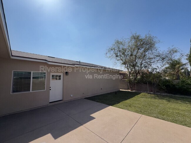 Building Photo - 7893 Mango Ave