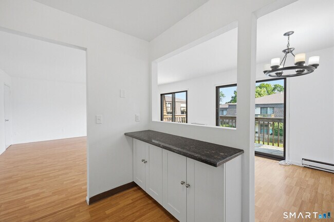 Building Photo - 255 Strawberry Hill Ave