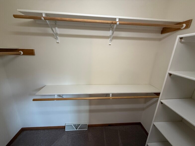 Building Photo - 1205 Temple Dr