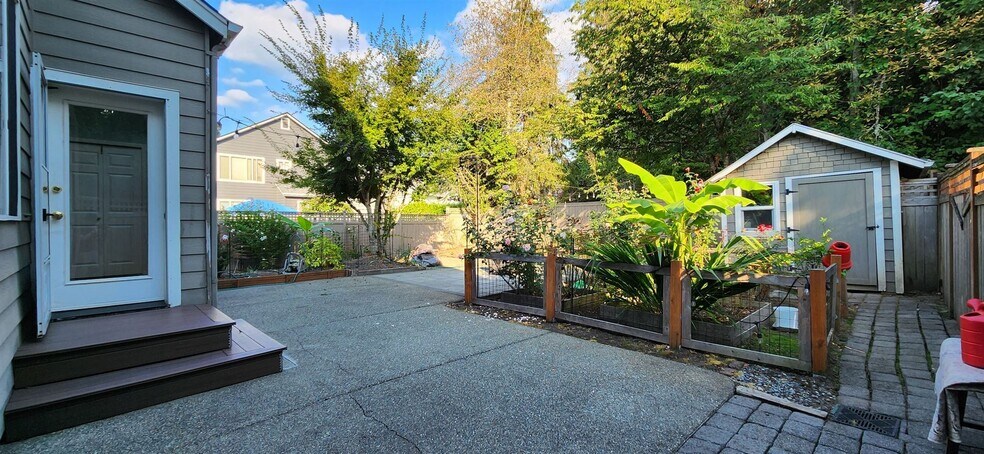 Building Photo - 22943 SE 27th Ct