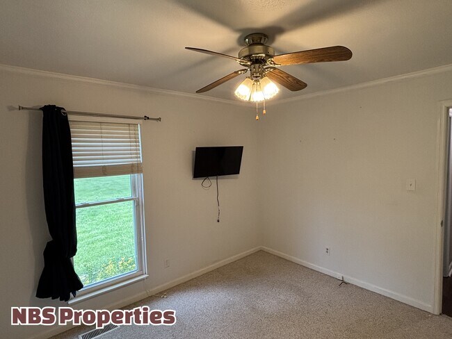 Building Photo - 7404 Foxglove Ln