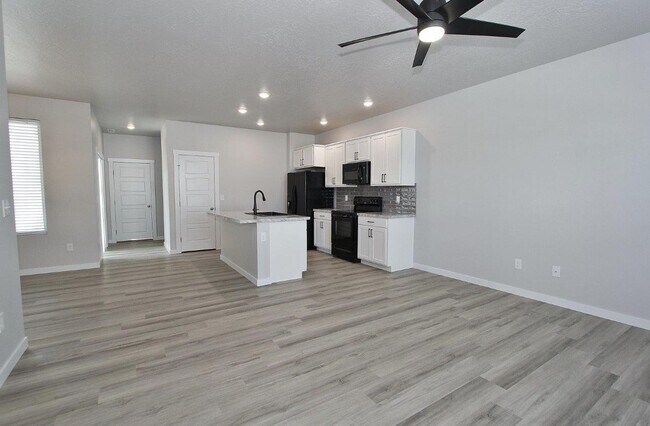 Building Photo - Clean Home in Quiet Neighborhood