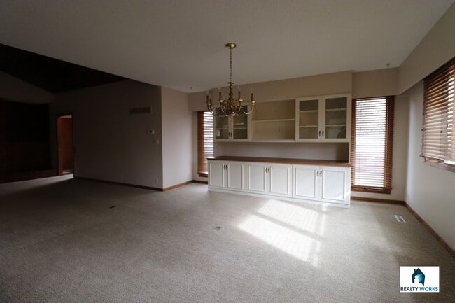 Building Photo - Amazing 2 bed Home!