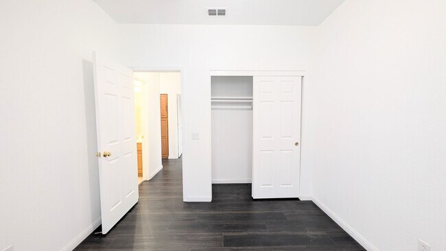 Building Photo - Very cute Single Story Single Family in Elk Grove