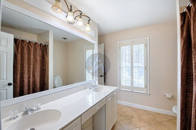 Building Photo - 3786 Upland Dr