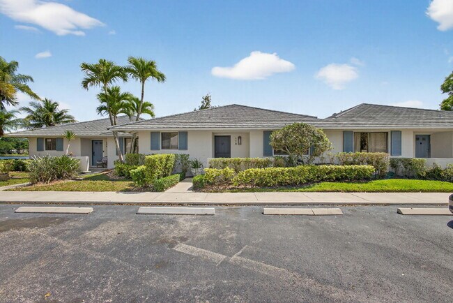 Building Photo - 119 Club Dr