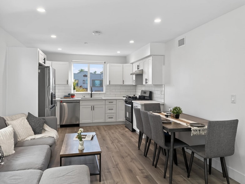 Building Photo - 1532 W 37th St