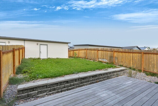 Building Photo - 3 Bed 2.5 Bath Townhome With Garage | $2,6...