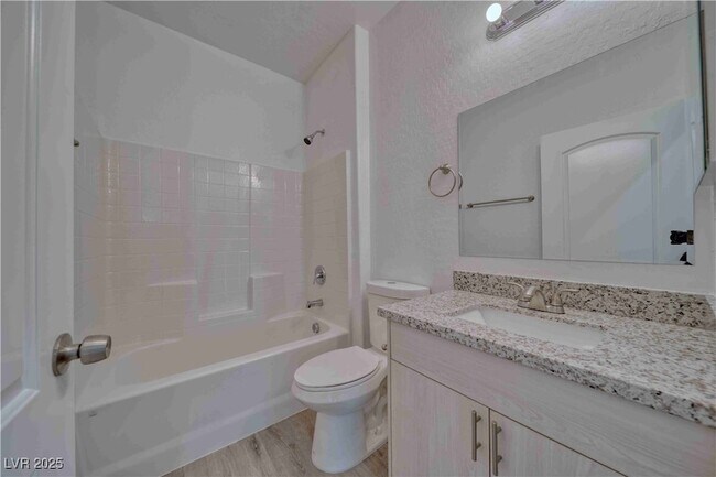 Building Photo - 610 San Lorenzo St