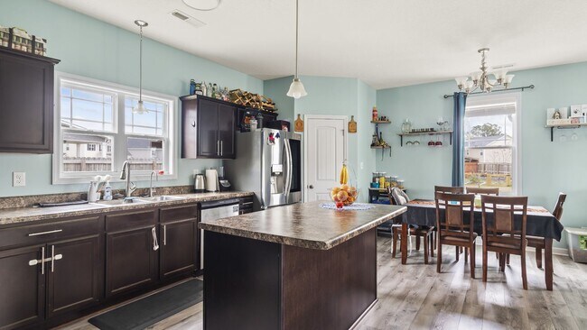Building Photo - 4-Bedroom Hunter's Creek Gem