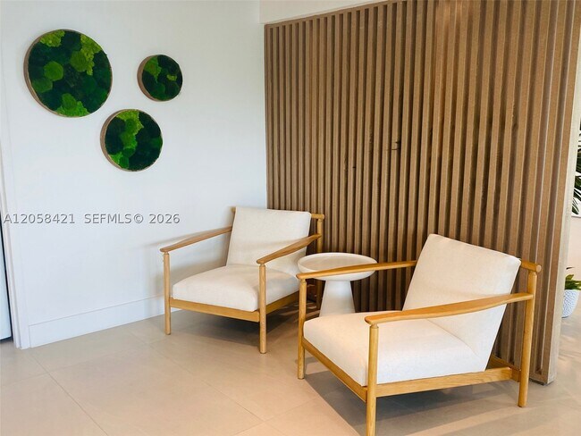 Building Photo - 5900 Collins Ave
