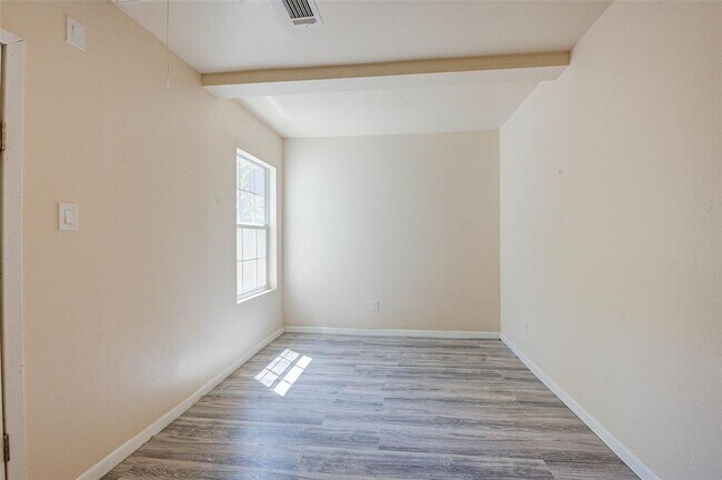 Building Photo - 8709 Knox St