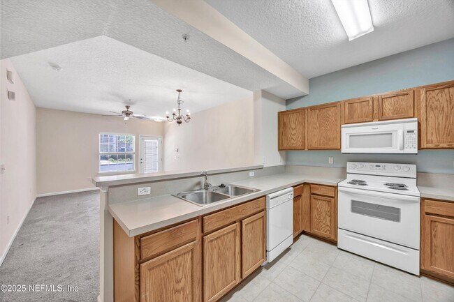 Building Photo - 575 Oakleaf Plantation Pkwy